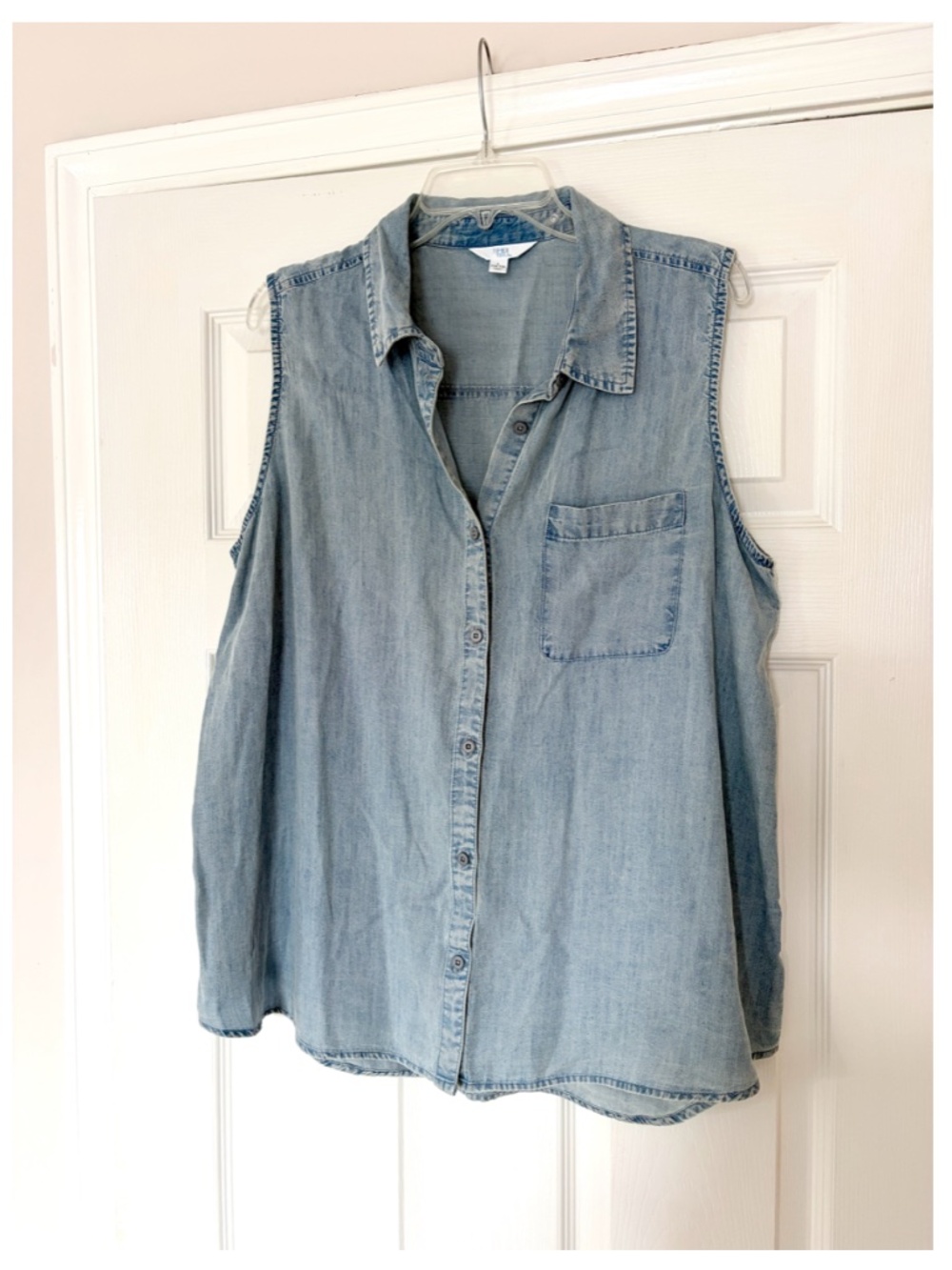 Chambray Sleeveless Button Up Shirt Blue Size Large